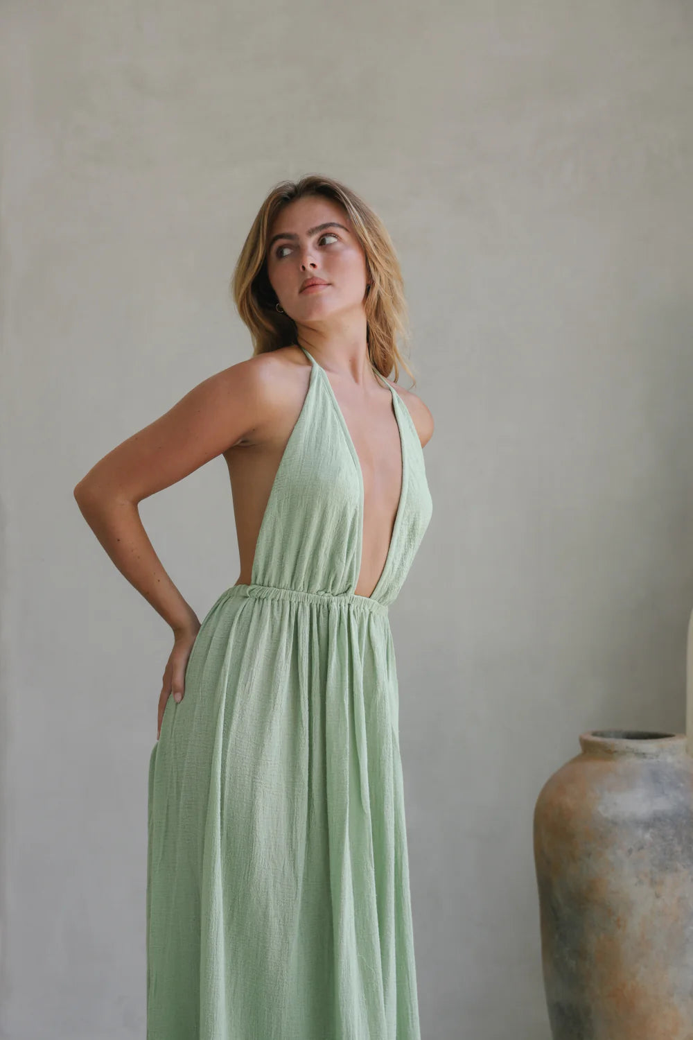 Vestido Largo de Gasa con Escote